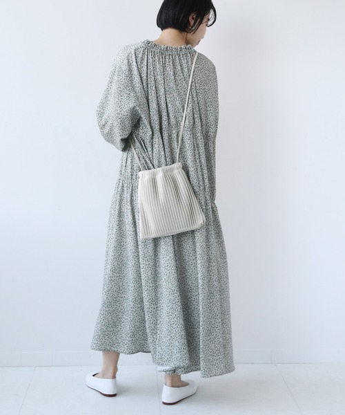 JOURNAL STANDARD relume（ジャーナルスタンダード　レリューム）の「RELUME プリーツバッグ◆（ショルダーバッグ・レディース・ブラック/ナチュラル/グレー・FREE）」の15枚目の写真