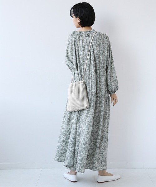 JOURNAL STANDARD relume（ジャーナルスタンダード　レリューム）の「RELUME プリーツバッグ◆（ショルダーバッグ・レディース・ブラック/ナチュラル/グレー・FREE）」の6枚目の写真