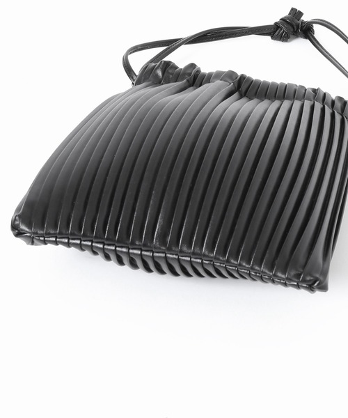 JOURNAL STANDARD relume（ジャーナルスタンダード　レリューム）の「RELUME プリーツバッグ◆（ショルダーバッグ・レディース・ブラック/ナチュラル/グレー・FREE）」の5枚目の写真