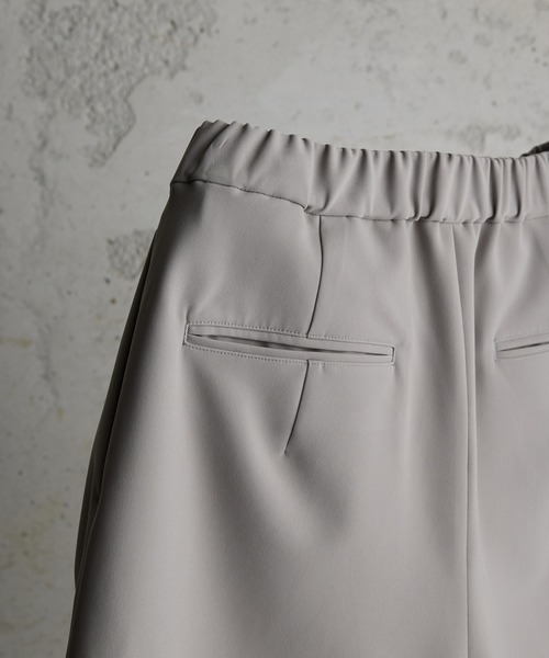 WYM × ATTACHMENT（ウィム×アタッチメント）の「【ATTACHMENT × WYM】EASY WIDE TUCK SHORT（その他パンツ・メンズ・ベージュ/ダークグレー・S/M/L）」の4枚目の写真
