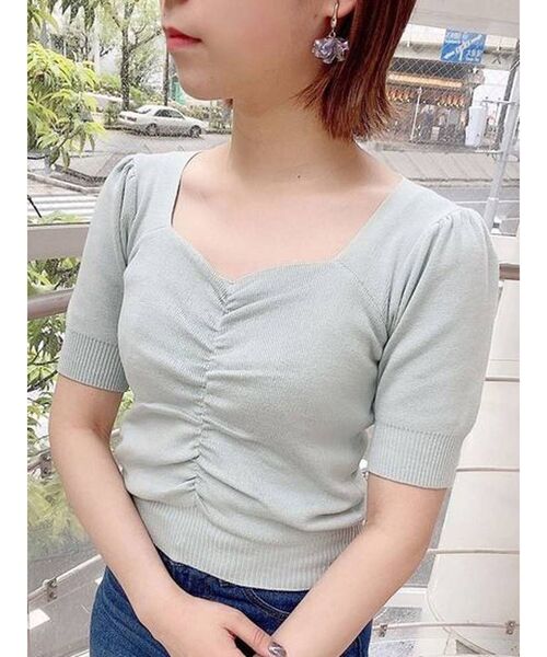 dazzlin(ダズリン)の「ハートマークギャザーニットトップス(ニット/セーター・レディース・ベージュ/ブラウン/オフホワイト/ブルー・FREE)」の4枚目の写真