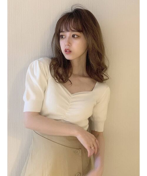 dazzlin(ダズリン)の「ハートマークギャザーニットトップス(ニット/セーター・レディース・ベージュ/ブラウン/オフホワイト/ブルー・FREE)」の5枚目の写真