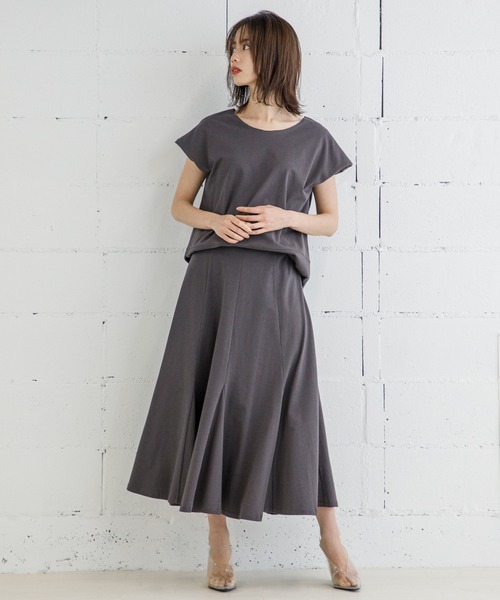 Emma Taylor（エマテイラー）の「カットソーイージーセットアップ（ワンピース・レディース・ベージュ/チャコールグレー/ピンク系その他・FREE）」の2枚目の写真