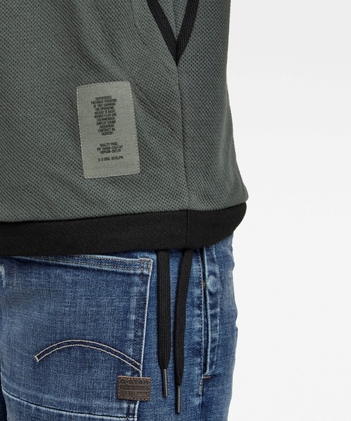 G-STAR（ジースター）の「TAPE MESH SWEATER/スウェット/ビッグシルエット（スウェット・メンズ・グレー系その他・SMALL/MEDIUM/LARGE/X-LARGE/X-SMALL）」の4枚目の写真