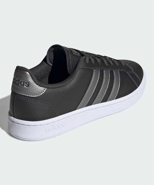adidas（アディダス）の「グランドコート [Grand Court] アディダス（スニーカー・メンズ・ホワイト系その他/ホワイト×ブラック/チャコールグレー・27.0cm/25.5cm/28.5cm/29.0cm/24.5cm/26.5cm/27.5cm/26.0cm/28.0cm/25.0cm/23.5cm/24.0cm/22.5cm/23.0cm）」の5枚目の写真
