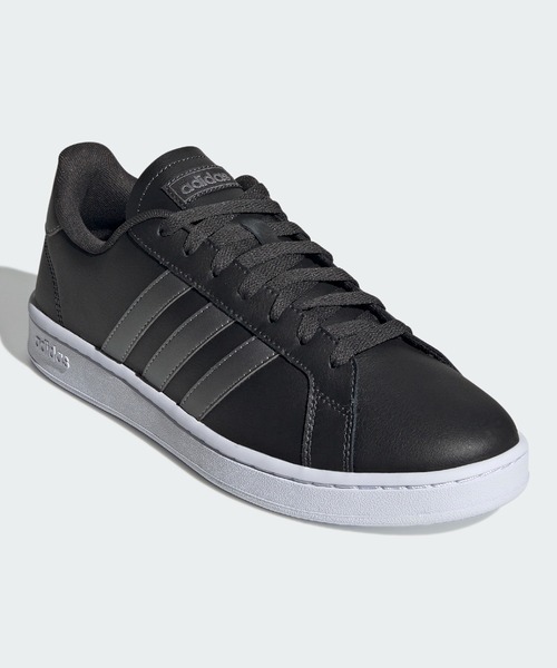 adidas（アディダス）の「グランドコート [Grand Court] アディダス（スニーカー・メンズ・ホワイト系その他/ホワイト×ブラック/チャコールグレー・27.0cm/25.5cm/28.5cm/29.0cm/24.5cm/26.5cm/27.5cm/26.0cm/28.0cm/25.0cm/23.5cm/24.0cm/22.5cm/23.0cm）」の4枚目の写真