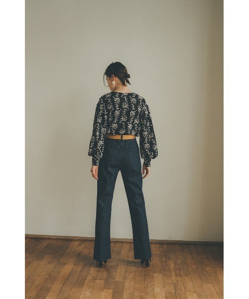 CLANE（クラネ）の「STRIPE FLOWER EMBROIDERY TOPS（シャツ