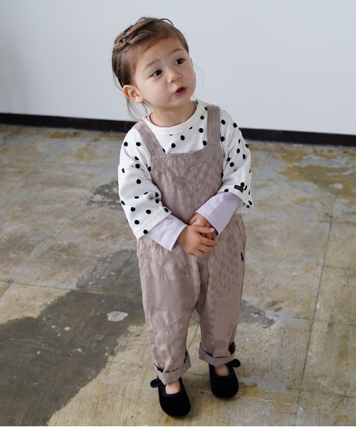 quoti use fith（クゥオティ　ユース　フィス）の「ドットパッチワークジャガード サロペット（サロペット/オーバーオール・キッズ・チャコールグレー/ベージュ・130/90/100/110/80/120）」の2枚目の写真