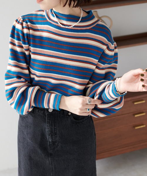 DISCOAT（ディスコート）の「マルチボーダーハイネックプルオーバー（ニット/セーター・レディース・パープル/イエロー/ブルー/グリーン/グリーン系その他・FREE）」の4枚目の写真