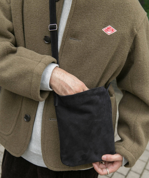 URBAN RESEARCH DOORS(アーバンリサーチドアーズ)の「スエードショルダーバッグ(ショルダーバッグ・メンズ・グリーン系その他/ブラック/グレー系その他・ONE)」の10枚目の写真