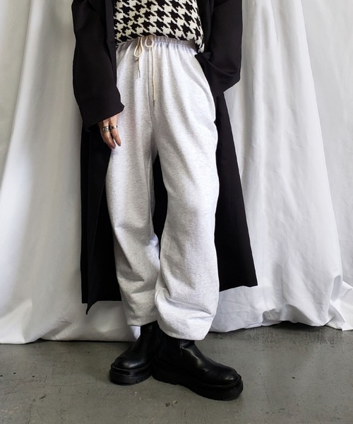 me+em select（ミームセレクト）の「【 6color 】ヘビーコットン裏毛ジョガーパンツ　韓国製（スウェットパンツ・レディース・グリーン/ライトグレー/ベージュ/チャコールグレー/グレー/ブラウン・FREE）」の2枚目の写真