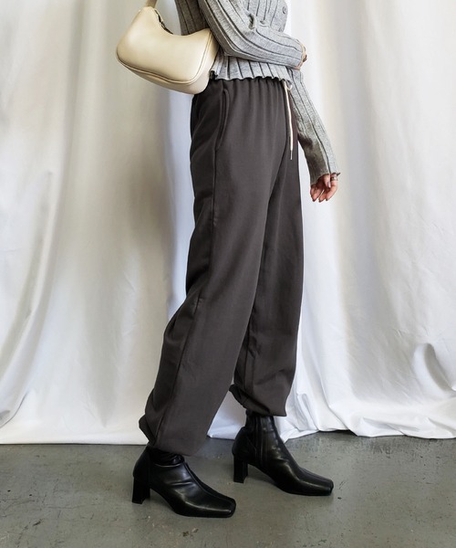 me+em select（ミームセレクト）の「【 6color 】ヘビーコットン裏毛ジョガーパンツ　韓国製（スウェットパンツ・レディース・グリーン/ライトグレー/ベージュ/チャコールグレー/グレー/ブラウン・FREE）」の20枚目の写真