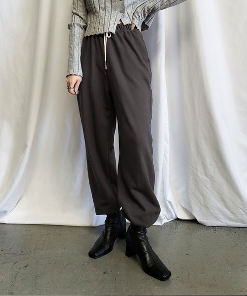 me+em select（ミームセレクト）の「【 6color 】ヘビーコットン裏毛ジョガーパンツ　韓国製（スウェットパンツ・レディース・グリーン/ライトグレー/ベージュ/チャコールグレー/グレー/ブラウン・FREE）」の10枚目の写真