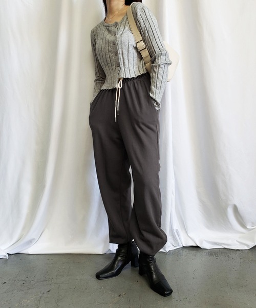 me+em select（ミームセレクト）の「【 6color 】ヘビーコットン裏毛ジョガーパンツ　韓国製（スウェットパンツ・レディース・グリーン/ライトグレー/ベージュ/チャコールグレー/グレー/ブラウン・FREE）」の15枚目の写真