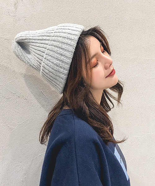 c.u.l（シーユーエル）の「【c.u.l】無地カラーニット帽 cula268（ニットキャップ/ビーニー・レディース・ブラック/ブルー/ブラウン/グレー/ライトベージュ/ライトブルー/ライトグレー/ピンクベージュ/ワインレッド/イエロー・FREE）」の3枚目の写真