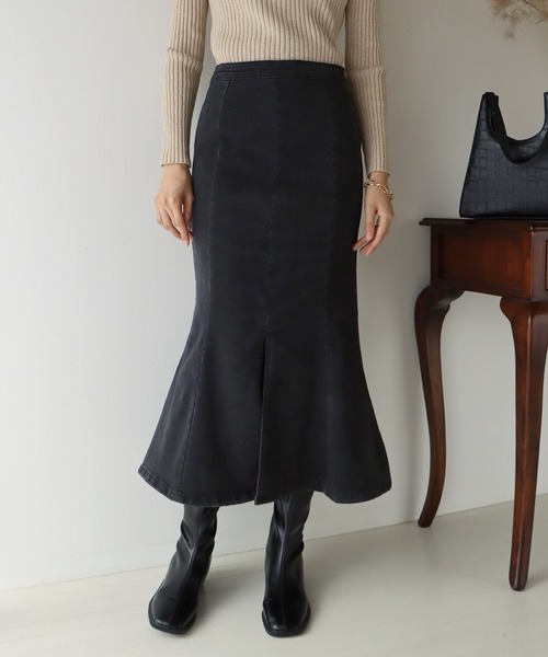 BLUEEAST(ブルーイースト)の「スリットデニムマーメイドスカート(デニムスカート・レディース・ブラック/ネイビー・SMALL/MEDIUM)」の1枚目の写真