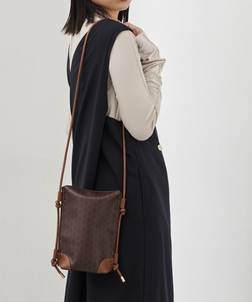 Aunt Marie's(アントマリーズ)の「モノグラムミニショルダー / ポシェット(ショルダーバッグ・レディース・ベージュ/ブラウン・FREE)」の11枚目の写真
