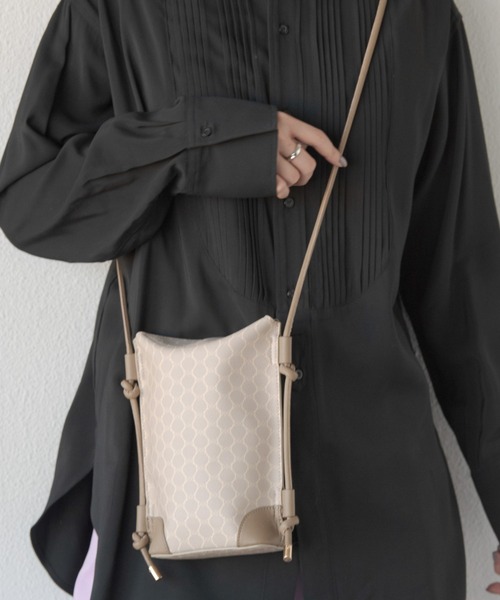 Aunt Marie's(アントマリーズ)の「モノグラムミニショルダー / ポシェット(ショルダーバッグ・レディース・ベージュ/ブラウン・FREE)」の14枚目の写真