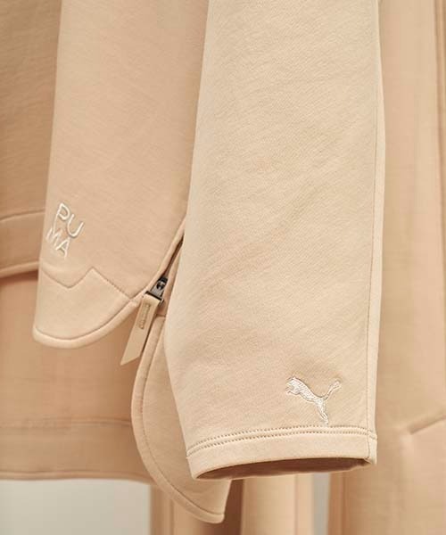 PUMA（プーマ）の「【PUMA for emmi】HOODIE_emmi atelier（スウェット・レディース・ベージュ・MEDIUM）」の2枚目の写真