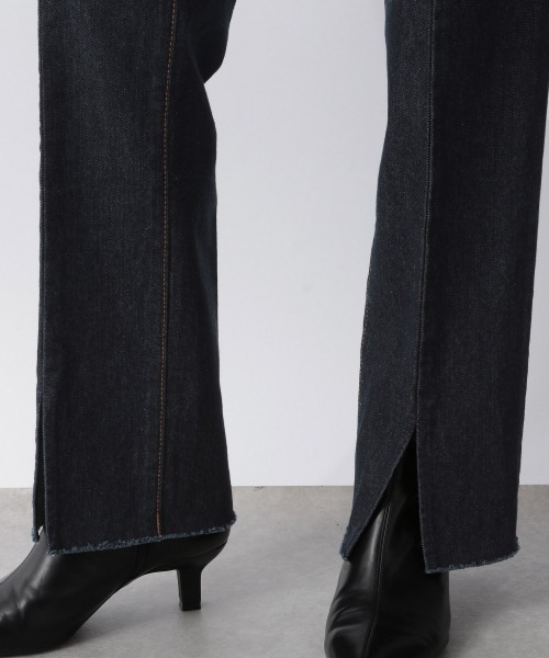 LOWRYS FARM（ローリーズファーム）の「フロントスリットデニムパンツ　260738（デニムパンツ・レディース・ブラック/ワンウォッシュ/アイボリー・SMALL/MEDIUM/LARGE）」の10枚目の写真