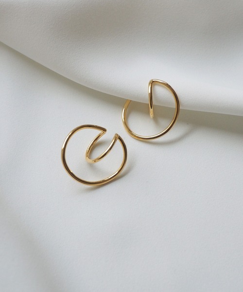 Jenny BY IMMANOEL（ジェニーバイイマノエル）の「立体デザインイヤーカフ　両耳（イヤリング・レディース・ゴールド/シルバー/ゴールド系その他・FREE）」の9枚目の写真