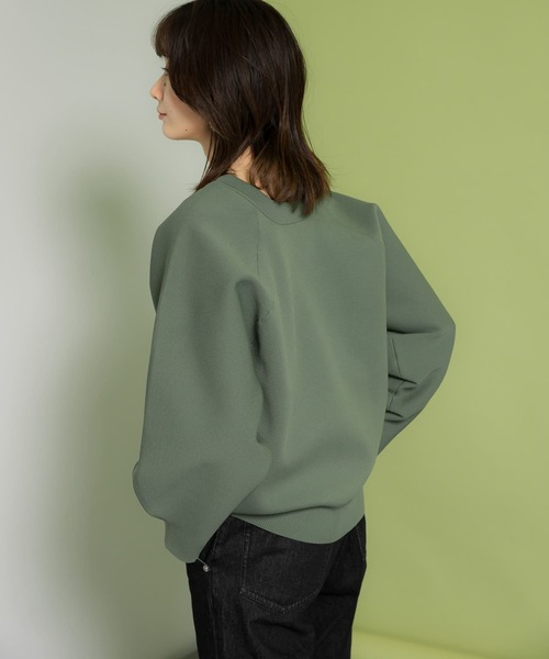 KBF(ケイビーエフ)の「BACKボタンニットプルオーバー(ニット/セーター・レディース・ライトベージュ/ネイビー/カーキ・ONE)」の10枚目の写真