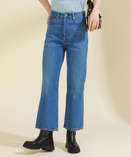 Ray BEAMS(レイビームス)の「LEVI’S(R) / RIBCAGE クロップド デニムパンツ(デニムパンツ・レディース・ブルー・28inch/26inch/27inch)」の1枚目の写真