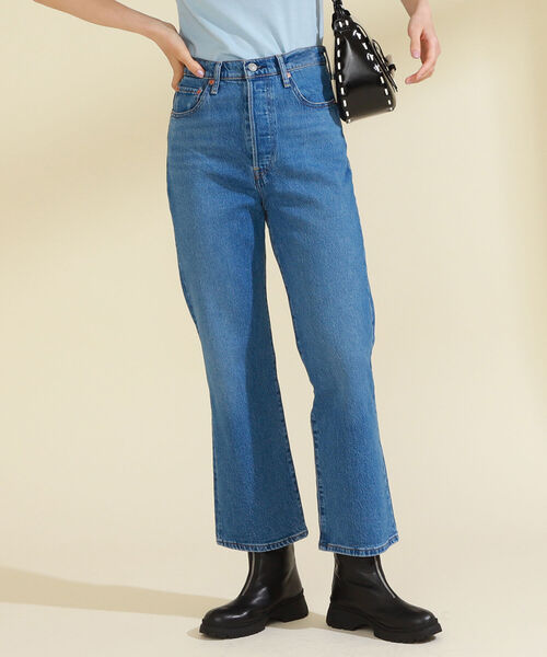 Ray BEAMS(レイビームス)の「LEVI’S(R) / RIBCAGE クロップド デニムパンツ(デニムパンツ・レディース・ブルー・28inch/26inch/27inch)」の5枚目の写真