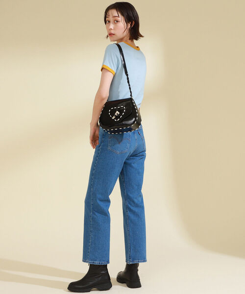 Ray BEAMS(レイビームス)の「LEVI’S(R) / RIBCAGE クロップド デニムパンツ(デニムパンツ・レディース・ブルー・28inch/26inch/27inch)」の7枚目の写真