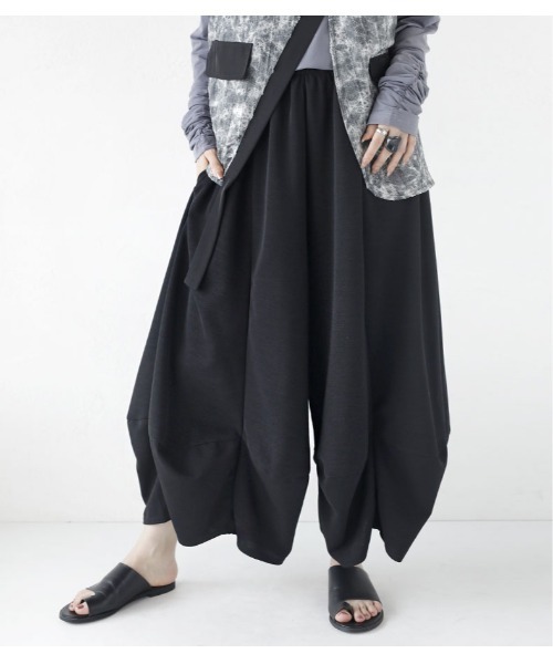 コクーンワイドパンツ ブラック（その他パンツ）｜OTONA（オトナ）
