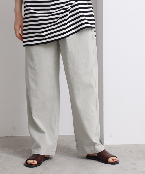 yuni(ユニ )の「60/2強撚コットン wide tuck パンツ(スラックス・レディース・ホワイト/ベージュ/グリーン/アイボリー・MEDIUM/SMALL/S/M)」の1枚目の写真