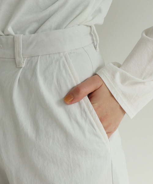 yuni(ユニ )の「60/2強撚コットン wide tuck パンツ(スラックス・レディース・ホワイト/ベージュ/グリーン/アイボリー・MEDIUM/SMALL/S/M)」の18枚目の写真