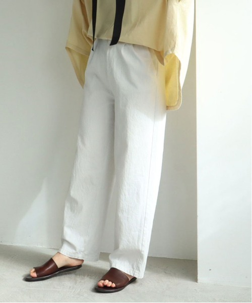 yuni(ユニ )の「60/2強撚コットン wide tuck パンツ(スラックス・レディース・ホワイト/ベージュ/グリーン/アイボリー・MEDIUM/SMALL/S/M)」の12枚目の写真