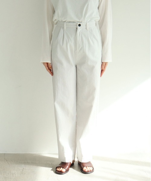 yuni(ユニ )の「60/2強撚コットン wide tuck パンツ(スラックス・レディース・ホワイト/ベージュ/グリーン/アイボリー・MEDIUM/SMALL/S/M)」の13枚目の写真