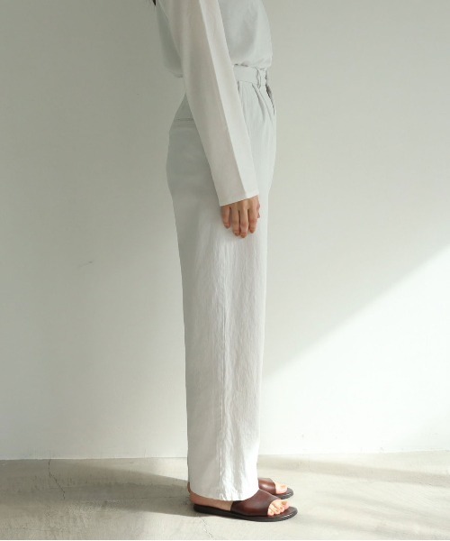 yuni(ユニ )の「60/2強撚コットン wide tuck パンツ(スラックス・レディース・ホワイト/ベージュ/グリーン/アイボリー・MEDIUM/SMALL/S/M)」の14枚目の写真