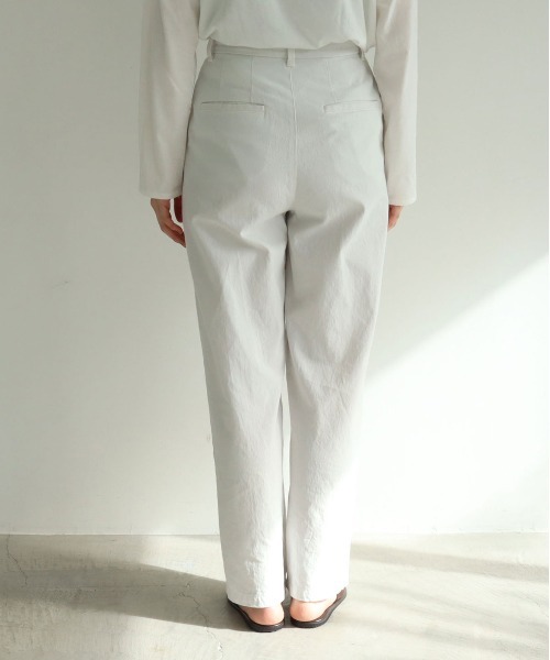 yuni(ユニ )の「60/2強撚コットン wide tuck パンツ(スラックス・レディース・ホワイト/ベージュ/グリーン/アイボリー・MEDIUM/SMALL/S/M)」の15枚目の写真