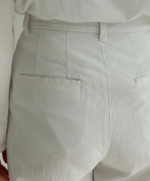 yuni(ユニ )の「60/2強撚コットン wide tuck パンツ(スラックス・レディース・ホワイト/ベージュ/グリーン/アイボリー・MEDIUM/SMALL/S/M)」の16枚目の写真