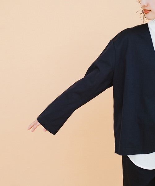 haco!（ハコ）の「かっこつけずにかっこよくなれる！ＰＢＰオーガニックコットン　シンプルジャケット（ユニセックス）（ノーカラージャケット・レディース・ダークネイビー・1/2/3）」の4枚目の写真