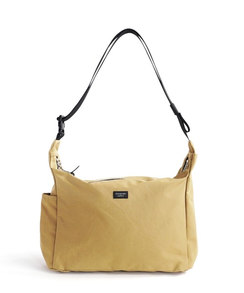 STANDARD SUPPLY（スタンダードサプライ）の「スタンダードサプライ / SIMPLICITY シンプリシティ / TRIANGLE SHOULDER トライアングルショルダー（ショルダーバッグ・レディース・モカ/チャコールグレー/グリーン/グレー/ダークパープル/ブラック/ベージュ/ダークネイビー/ゴールド/ブルー/グレイッシュベージュ/レッド/サンドベージュ/ケリーグリーン/アイボリー・FREE）」の6枚目の写真