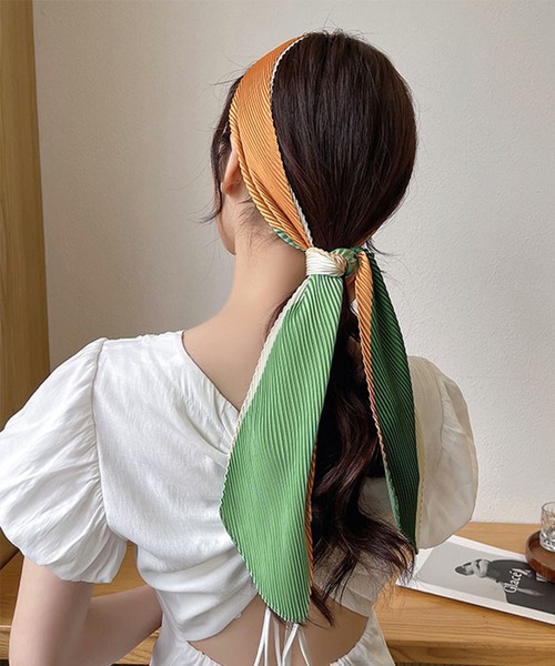 me+em select（ミームセレクト）の「【 4色展開 】プリーツカラーロングスカーフ（バンダナ/スカーフ・レディース・イエロー/ブラック/グリーン/オレンジ・FREE）」の3枚目の写真