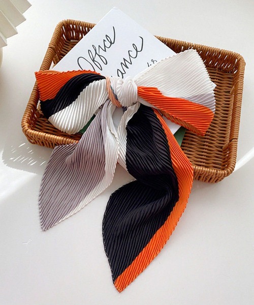 me+em select（ミームセレクト）の「【 4色展開 】プリーツカラーロングスカーフ（バンダナ/スカーフ・レディース・イエロー/ブラック/グリーン/オレンジ・FREE）」の2枚目の写真