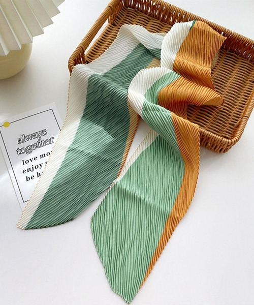 me+em select（ミームセレクト）の「【 4色展開 】プリーツカラーロングスカーフ（バンダナ/スカーフ・レディース・イエロー/ブラック/グリーン/オレンジ・FREE）」の7枚目の写真