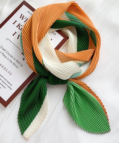 me+em select（ミームセレクト）の「【 4色展開 】プリーツカラーロングスカーフ（バンダナ/スカーフ・レディース・イエロー/ブラック/グリーン/オレンジ・FREE）」の6枚目の写真