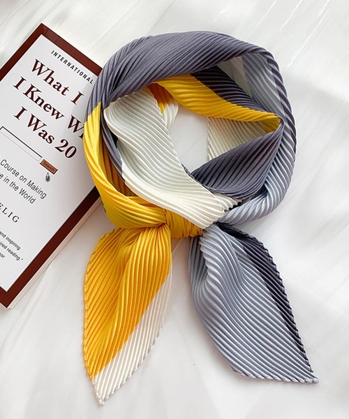 me+em select（ミームセレクト）の「【 4色展開 】プリーツカラーロングスカーフ（バンダナ/スカーフ・レディース・イエロー/ブラック/グリーン/オレンジ・FREE）」の11枚目の写真