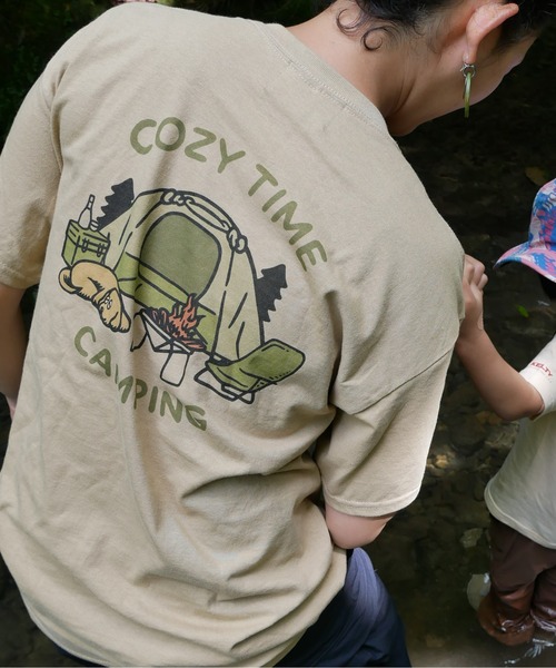 KELTY（ケルティ）の「ZOZO限定/KELTY オオニシアキオ “COZY TIME” S/S TEE（Tシャツ/カットソー・メンズ・ホワイト/サンドベージュ・L/M）」の2枚目の写真