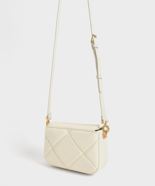 CHARLES & KEITH(チャールズ & キース)の「ダニカ チャンキーチェーンハンドルパッドバッグ / Danika Chunky Chain-Handle Padded Bag(ハンドバッグ・レディース・クリーム/グリーン系その他2/オレンジ系その他2・S)」の7枚目の写真