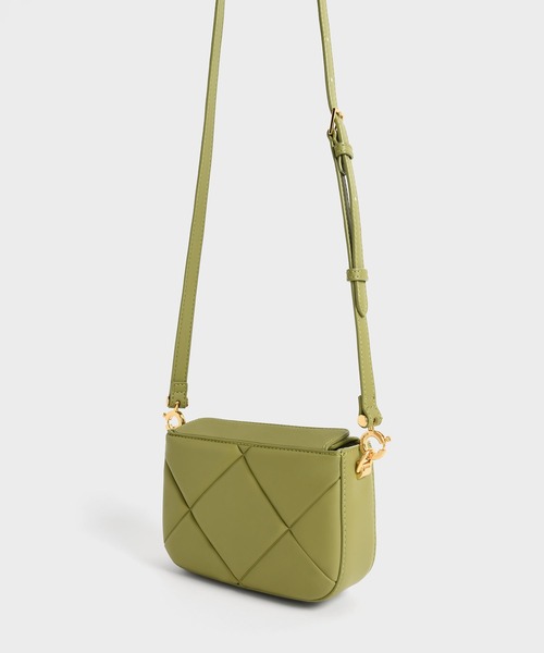 CHARLES & KEITH(チャールズ & キース)の「ダニカ チャンキーチェーンハンドルパッドバッグ / Danika Chunky Chain-Handle Padded Bag(ハンドバッグ・レディース・クリーム/グリーン系その他2/オレンジ系その他2・S)」の12枚目の写真