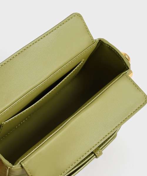 CHARLES & KEITH(チャールズ & キース)の「ダニカ チャンキーチェーンハンドルパッドバッグ / Danika Chunky Chain-Handle Padded Bag(ハンドバッグ・レディース・クリーム/グリーン系その他2/オレンジ系その他2・S)」の11枚目の写真