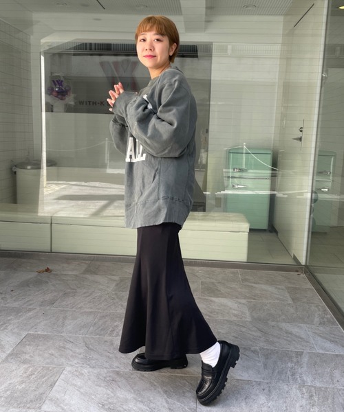 DuKKah（デュカ）の「Dukkah/【低身長向け】ポンチスリットマーメイドスカート（スカート・レディース・ブルー/ライム/ピンク/オレンジ/ブラック・X-SMALL）」の2枚目の写真