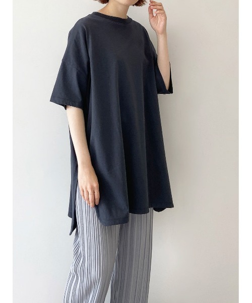 Samansa Mos2 blue（サマンサモスモスブルー）の「【USAコットン】チュニックTシャツ（Tシャツ/カットソー・レディース・オフホワイト/ラベンダー/チャコール・ﾌﾘ-）」の3枚目の写真